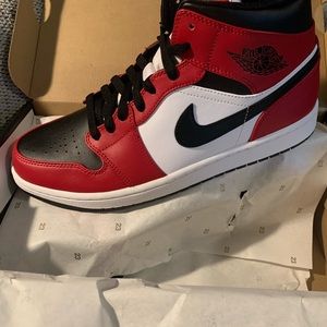 Jordan OG 1 mid. Bred colorway